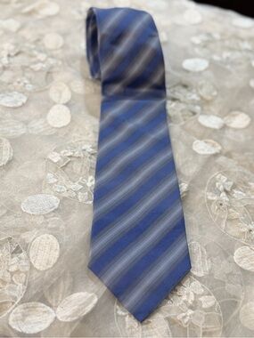 Men's Blue Striped Tie - Sleek Formal Accessory